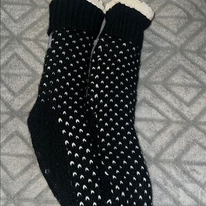 Jane and Bleecker Black and White Cozy Slipper Socks